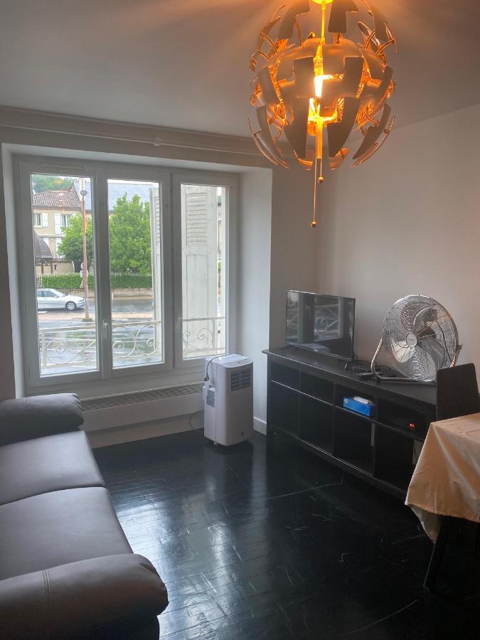 Appartement Duplex Meublé Hyper Centre St Cere 4 Pers + Lit Bb. Wifi. à Saint-Céré Extérieur photo